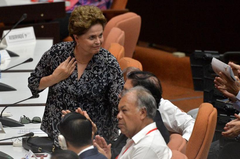 Dilma: "No foram reduzidos (os recursos) no meu governo. Voc no vai comparar R$ 391 milhes com R$ 50 mil". Foto: Yamil Lage/AFP