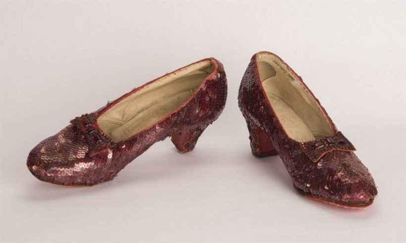 Os sapatos vermelhos usados por Dorothy em 'O Mgico de Oz' voltaram ao seu lugar de origem. Foto: Reproduo/FBI