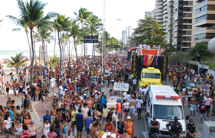 Parada acontece na Avenida Boa Viagem. Foto: Arquivo/DP