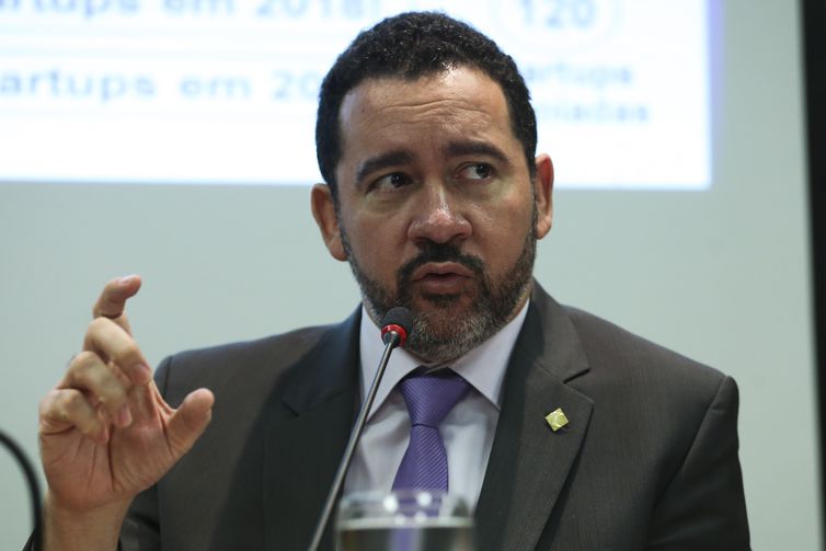 O presidente do BNDES, Dyogo Oliveira, disse que emprstimos para Cuba e Venezuela "provavelmente no deveriam ter sido feitos, mas agora temos que ir atrs do dinheiro" - Jos Cruz/Agncia Brasil