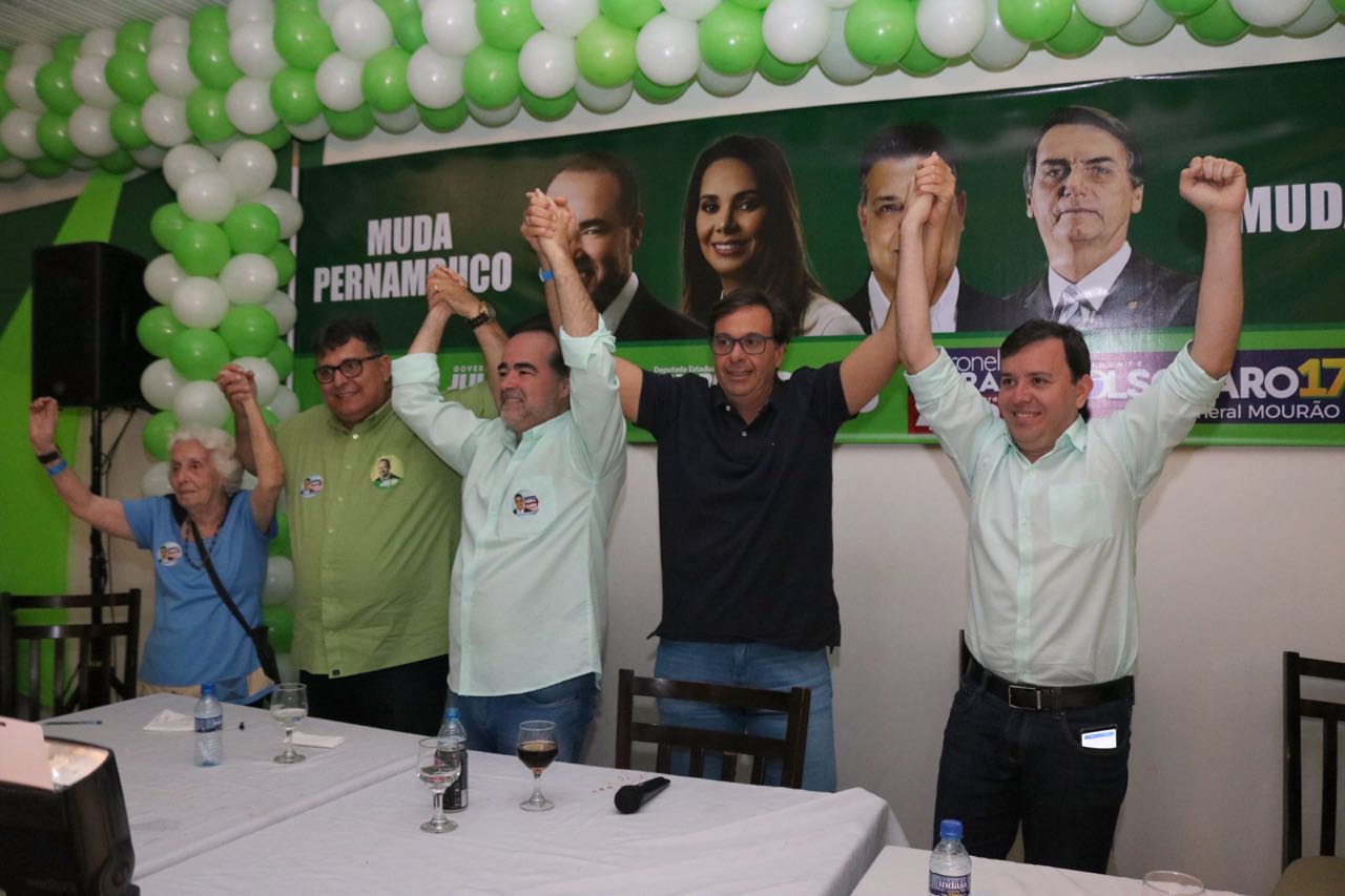 Lssio participou de evento ao lado de Meira e a propaganda tinha seu rosto, o rosto dos candidatos proporcionais e a face de Bolsonaro. Foto divulgao