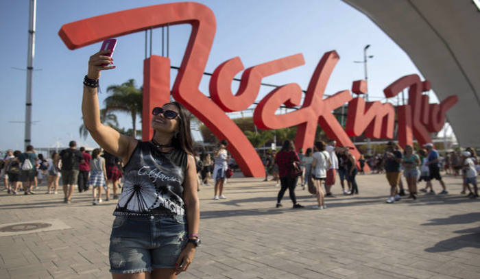 Mais de 9,5 milhes de pessoas j passaram pelas Cidades do Rock, segundo a organizao do festival. Foto: Mauro Pimentel/AFP Photo 
