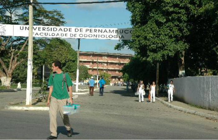 Estudantes e professores denunciam que so assaltados ao se dirigir a parada de nibus em frente ao prdio da faculdade. Imagem: Arquivo/DP