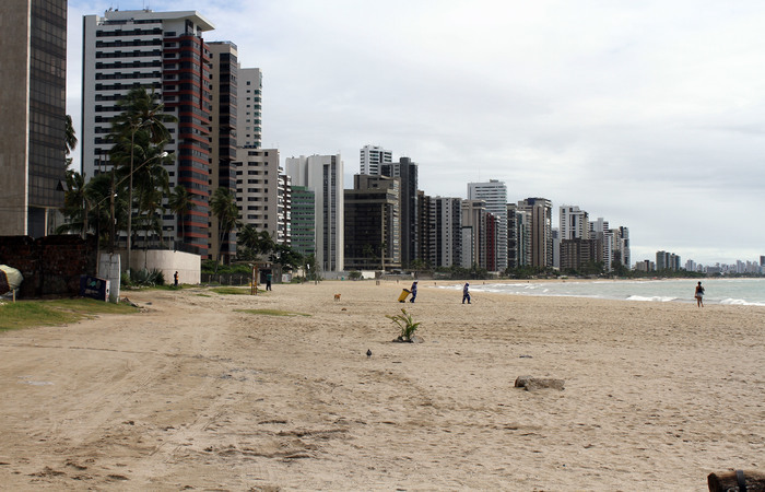 Engorda da praia de Jaboato completou cinco anos e garantiu uma faixa de areia. Foto: Julio Jacobina/DP
