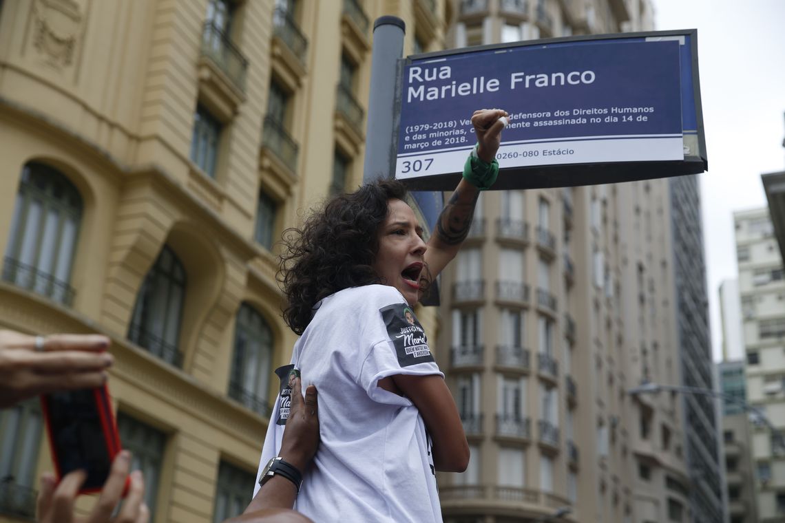 Mobilizao para protesto contra destruio de placa em homenagem a Marielle recebeu 1.569 doaes e distribuiu mil novas placas. Foto: Fernando Frazo/Agncia Brasil