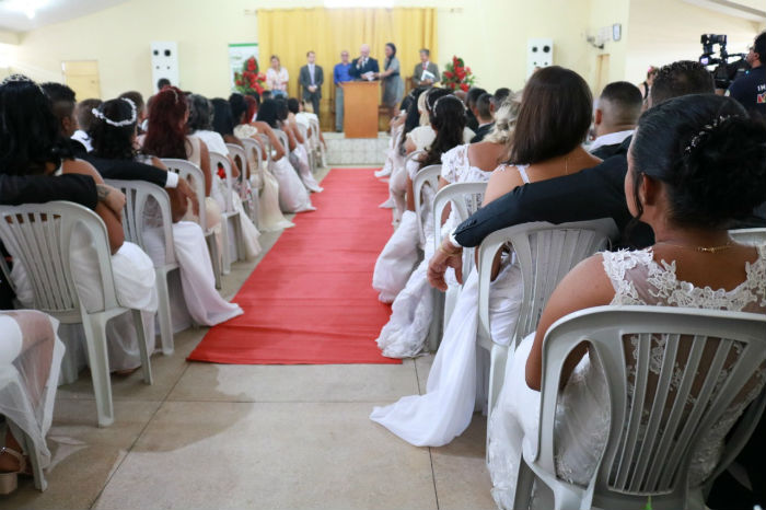 O ato reuniu cerca 130 familiares dos noivos, que tambm so voluntrios na ao. Foto: Mrcia Galindo/Seres/Divulgao.
