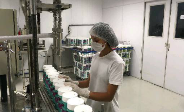 A empresa possui capacidade para sete mil litros de produtos por semana. Foto: Brasilis/Divulgao (Foto: Brasilis/Divulgao)