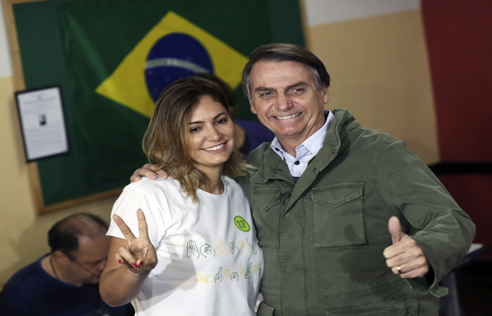 Bolsonaro votou acompanhado de sua esposa Michele. Foto: RICARDO MORAES / POOL / AFP