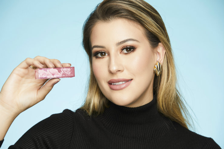 Niina assina batom em parceria com a canadense MAC Cosmetics. Foto: MAC/Divulgação Niina assina batom em parceria com a canadense MAC Cosmetics. Foto: MAC/Divulgação