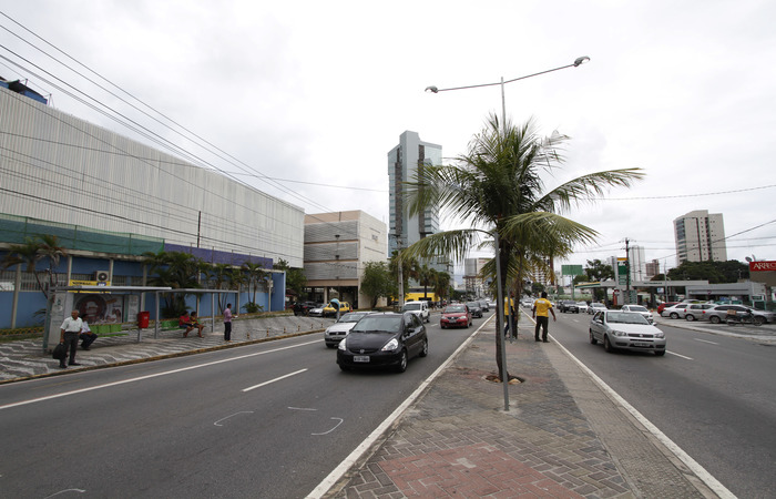 Avenida Antnio de Ges - Foto: Ricardo Fernandes/DP