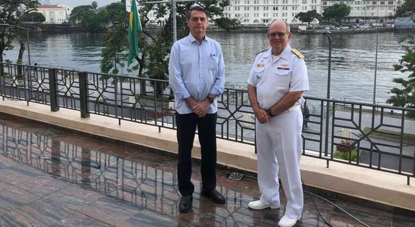 O presidente eleito Jair Bolsonaro e o comandante da Marinha, almirante Eduardo Bacellar. Foto: Divulgao/Assessoria do presidente eleito