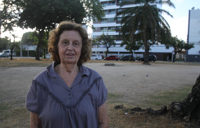 Aposentada Maria Glauce Borges, 82 anos,  quer mais comrcio e servios. Foto: Nando Chiappetta / DP