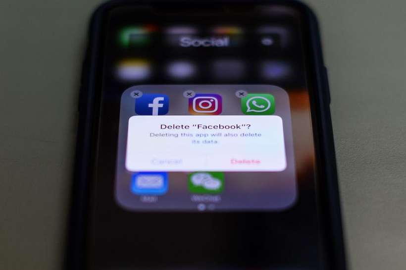 Usurios reclamam que Facebook e Instagram esto fora do ar. Foto: Chandan Khanna/AFP