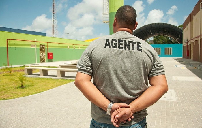 Entre as funes de agentes socioeducativas(os) est a da observao para garantia da integridade fsica de internos. Foto: Celso Arajo-SDSCJ/Divulgao