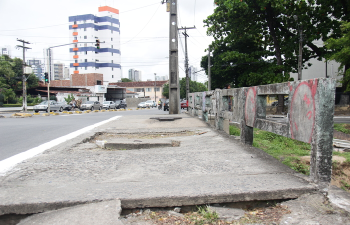 Mudanas consistem em eliminar giros  esquerda existentes no cruzamento da Avenida Professor Jos dos Anjos com a Estrada Velha de gua Fria - Foto: Karina Morais/Esp.DP