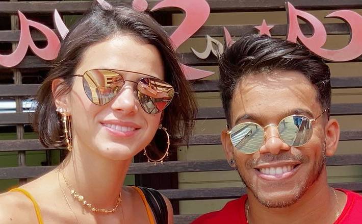 O influencer ao lado de Bruna Marquezine, na Ilha de Fernando de Noronha. Foto: Reproduo/Instagram