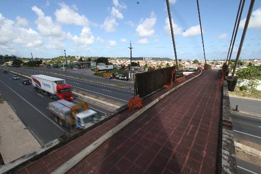 Passarelas da BR-101 no Contorno do Recife estão em estado deplorável. (Peu Ricardo/DP/DA Press.) Passarelas da BR-101 no Contorno do Recife estão em estado deplorável. (Peu Ricardo/DP/DA Press.)