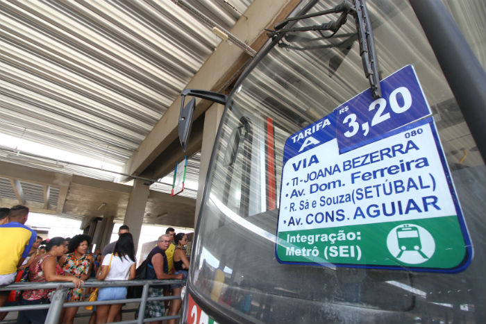O Sistema de Transporte Pblico de Passageiros da RMR transporta 1,8 milho de passageiros diariamente e opera com cerca de trs mil nibus. Foto: Roberto Ramos/DP.