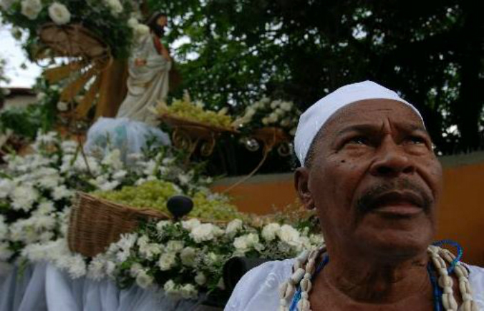 O Tata Raminho de Oxssi conduz a cerimnia h mais de 30 anos. Cecilia de Sa Pereira/DP/D.A Pre