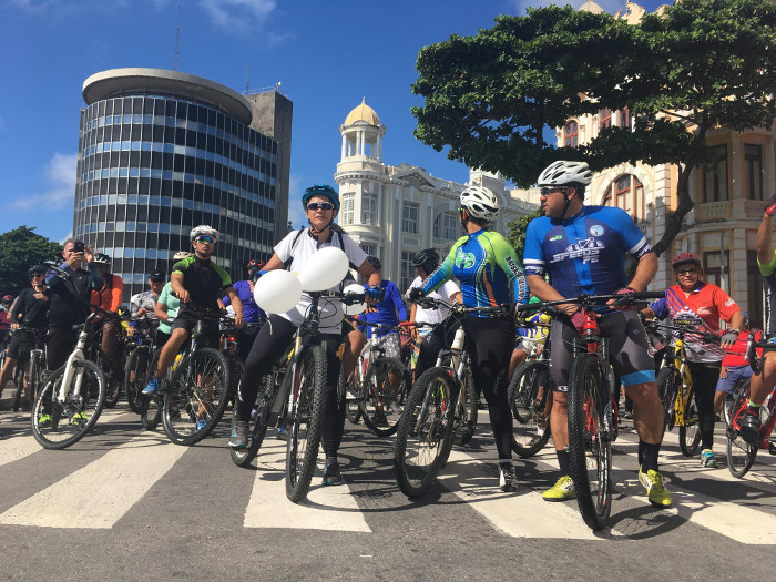 Ciclistas saram em direo ao Palcio do Campo das Princesas, por volta das 8h30. Crdito: Alice de Souza/DP (Alice de Souza/DP)