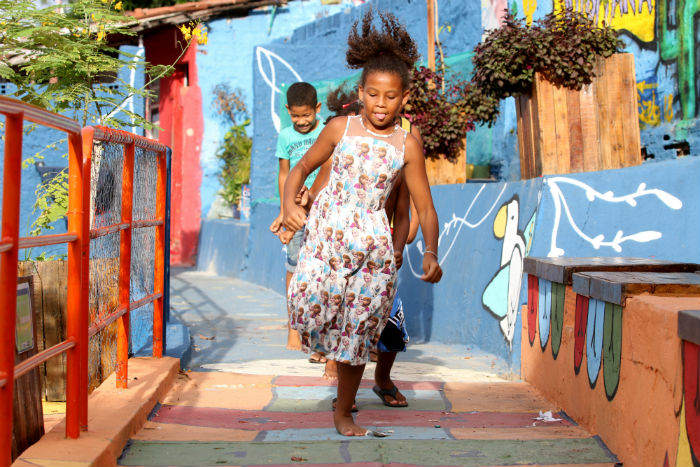 Ao explorar o mundo a partir das brincadeiras, a criana coloca em desenvolvimento habilidades fsicas, sociais, emocionais e intelectuais. Foto: Gabriel Melo/Esp.DP.