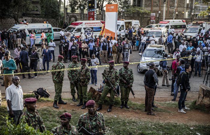 Uma enorme exploso seguida por um tiroteio abalou um hotel de luxo e um complexo de escritrios em Nairobi. Foto: Luis Tato / AFP
