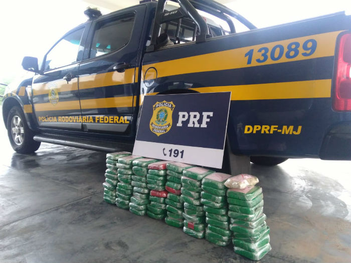 A PRF encontrou dentro de um carro 80 tabletes de cocana. Foto: PRF/divulgao