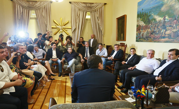Sala de reunies do governo do estado ficou pequena para receber tantas lideranas. Foto: Hlia Sheppa/SEI