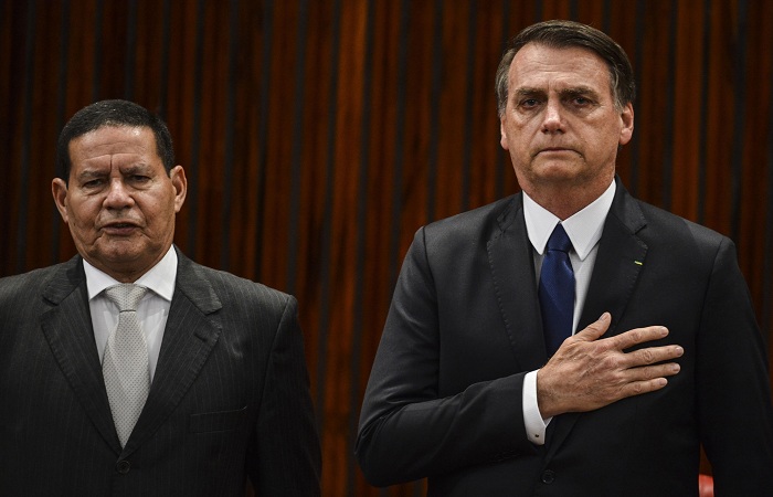 Assim que Bolsonaro sair do espao areo brasileiro, o vice assume o cargo oficialmente. Foto: Valter Campanato/Agncia Brasil/Fotos Pblicas