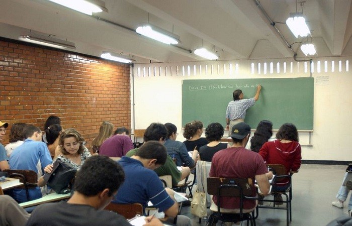 Gastos com material escolar podem ser reduzidos mediante mobilizao em redes sociais. Foto: Arquivo/Agncia Brasil
