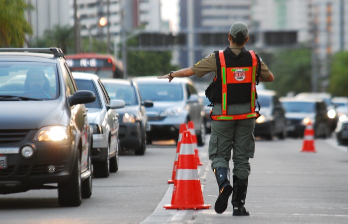 Agentes cobravam entre R$ 1 mil e R$ 1,5 mil para liberar os motoristas irregulares. Foto: Paulo Paiva/DP.