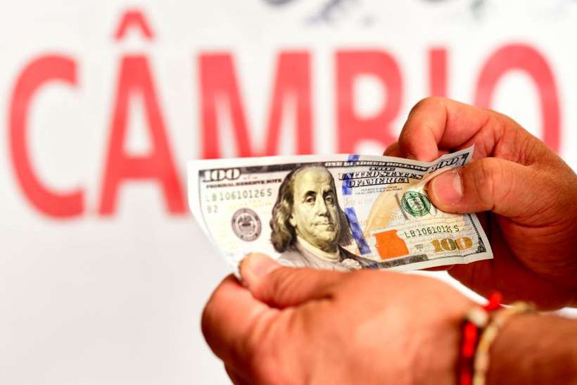 De acordo com analistas, a aprovao das reformas fiscais  o grande fator que determinar a vinda dos donos de dinheiro de volta para o Brasil. Foto: Antonio Cunha/CB/D.A Press