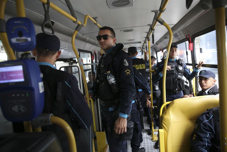 A  Fora Nacional faz o policiamento ostensivo nas ruas de Fortaleza, em apoio aos agentes de segurana do estado. Foto: Jos Cruz/Agncia Brasil