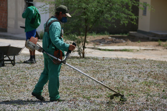 Alm dos servios de limpeza, est sendo realizada uma ao de conscientizao da populao. Foto: Prefeitura de Caruaru/Divulgao.