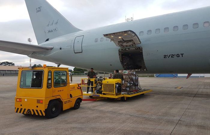 Avio da FAB saiu de Braslia com quase 23 toneladas de leite em p e 500 kits de primeiros socorros com destino a Boa Vista, Roraima, para a ajuda humanitria colocada  disposio dos venezuelanos. Foto: TV NBR/Divulgao