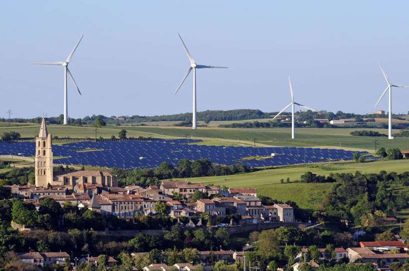 Captao de energia elica na Frana, um dos pases que mais lanam CO2: acordo firmado em 2015 prev aumento da temperatura em at 2C. Foto: Remy Gabalda/AFP