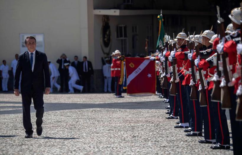 Durante aniversrio do Corpo de Fuzileiros Navais, Bolsonaro finalizou o discurso dizendo que s existem democracia e liberdade quando as Foras Armadas assim o querem. Foto: Mauro Pimentel/AFP 