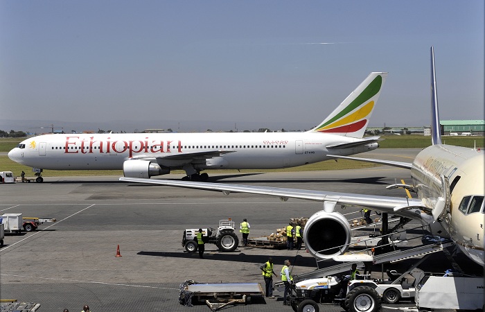 A Ethiopian Airlines confirmou que a aeronave caiu seis minutos depois de decolar do aeroporto internacional de Adis Abeba s 8h44 (horrio local, 2h44 em Braslia). Foto: Simon MAINA / AFP