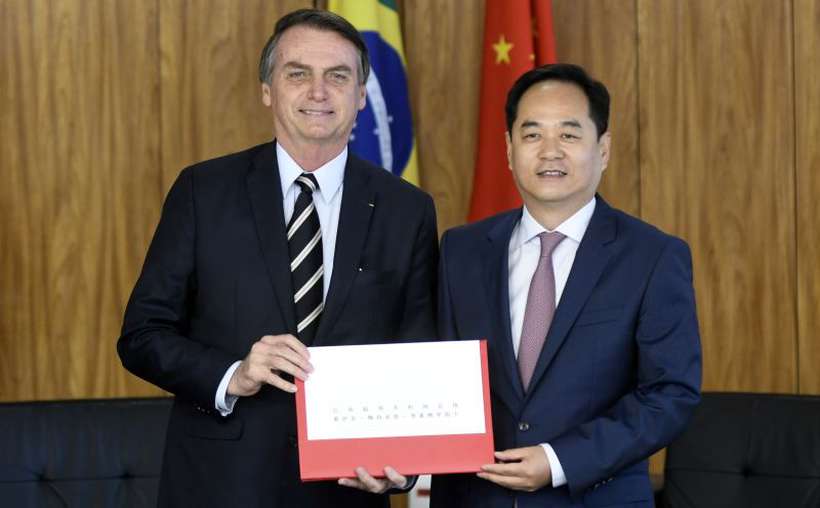 Bolsonaro durante cerimnia com o embaixador da China, Yang Wanming. Foto: Ed Alves/CB/D.A Press