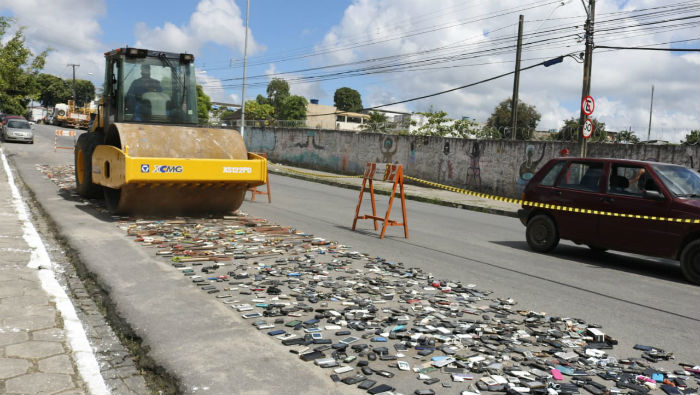  (Foram destrudos 1.746 armas brancas e celulares apreendidos nas unidades prisionais de Pernambuco em 2018. Foto: Mrcia Galindo/Seres)