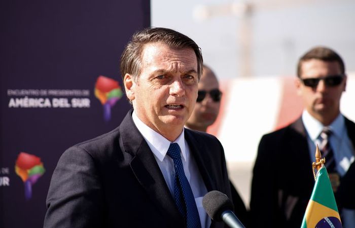 O presidente do Brasil, Jair Bolsonaro, concede entrevista coletiva ao desembarcar em Santiago, Chile Foto: Jos Dias/PR