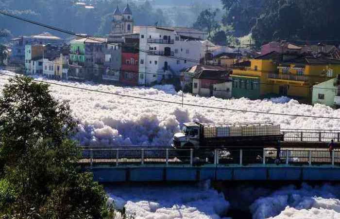 Poluio nos rios: a populao se acostumou com a falta de peixes, de vida e o mau cheio das guas, diz especialista da USP. Foto: Rafael Pacheco/Divulgao 