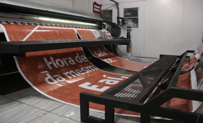 Grfica possui a mais moderna mquina de impresso digital. Foto: Gabriel Melo /DP