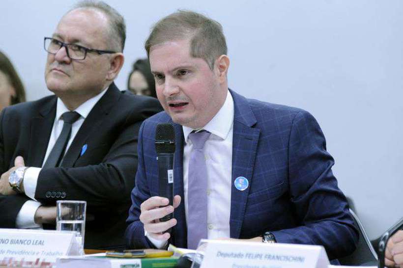 Bruno Bianco assegurou que ninguém ganhará menos que um salário mínimo com o sistema de capitalização pensado para as alterações previdenciárias. Foto: Gilmar Felix/Câmara dos Deputados Bruno Bianco assegurou que ninguém ganhará menos que um salário mínimo com o sistema de capitalização pensado para as alterações previdenciárias. Foto: Gilmar Felix/Câmara dos Deputados