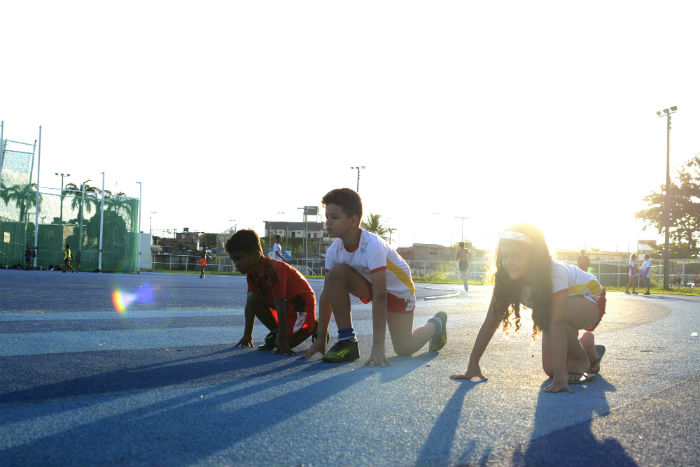 Atletas de todas as idades treinam e se divertem na pista inaugurada aps as reformas da rea pblica. Foto: Paula Maestrali/Esp.DP.