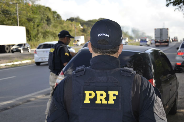 A estimativa é de que haja um aumento no tráfego de veículos de cerca de 50% no feriadão. Foto: PRF/Divulgação.