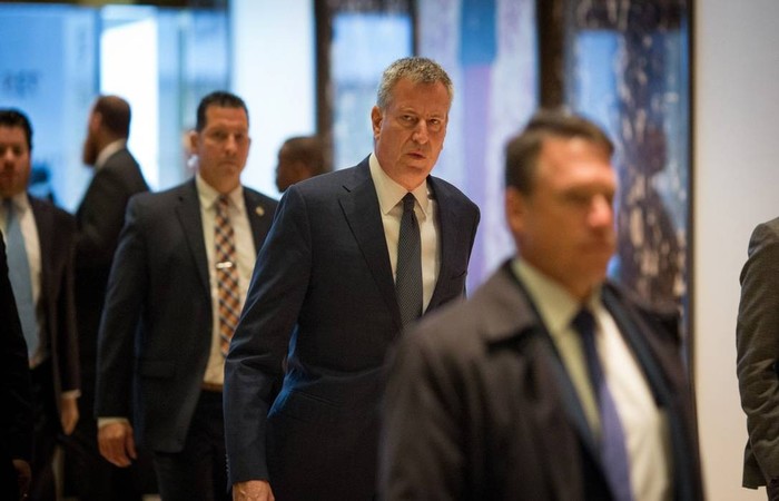 O prefeito de Nova York, Bill de Blasio, ainda disse que Bolsonaro pratica homofobia e racismo (Foto: Kevin Hagen / AFP) (O prefeito de Nova York, Bill de Blasio, ainda disse que Bolsonaro pratica homofobia e racismo (Foto: Kevin Hagen / AFP))