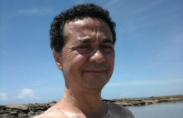 Luciano Lourenço de Lima, 54, trabalha na Câmara dos Deputados de Pernambuco e no Sindicato dos Técnicos de Enfermagem. Foto: Cortesia Luciano Lourenço de Lima, 54, trabalha na Câmara dos Deputados de Pernambuco e no Sindicato dos Técnicos de Enfermagem. Foto: Cortesia