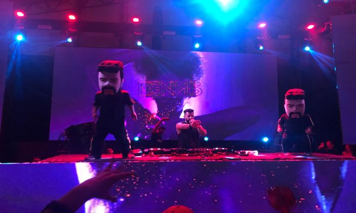 Um dos principais nomes do cenário funk, o produtor Dennis DJ homenageou o funkeiro MC Sapão. Foto: Mabson Rodrigues/Esp.DP Um dos principais nomes do cenário funk, o produtor Dennis DJ homenageou o funkeiro MC Sapão. Foto: Mabson Rodrigues/Esp.DP