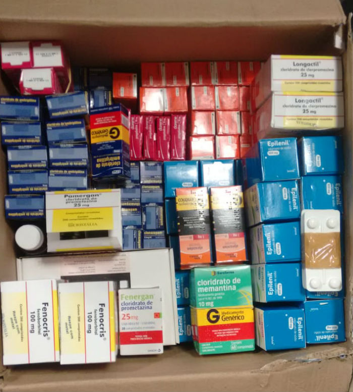 Caixas de medicamentos estavam armazenadas em um banheiro Crédito: Polícia Federal/Divulgação